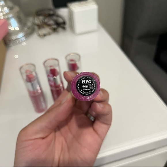 4 brand new NYC expert last lipsticks - Picture 2 of 5
